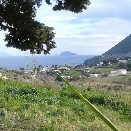 Semesterbostad La Casa Di Titti E Jack Malfa (Salina)