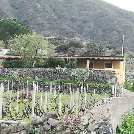 La Casa Di Titti E Jack Malfa (Salina)